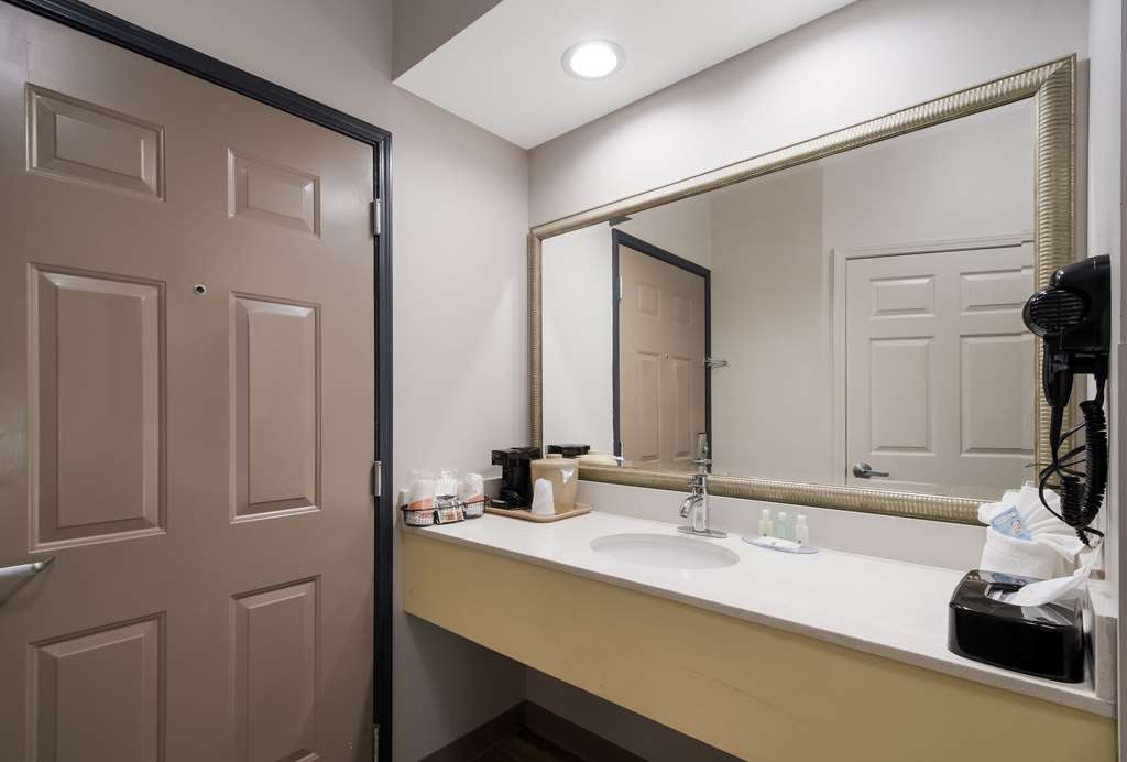 QUALITY INN GOLDSBORO-guestroom-Guest Room,Bathroom,On-Site.jpg