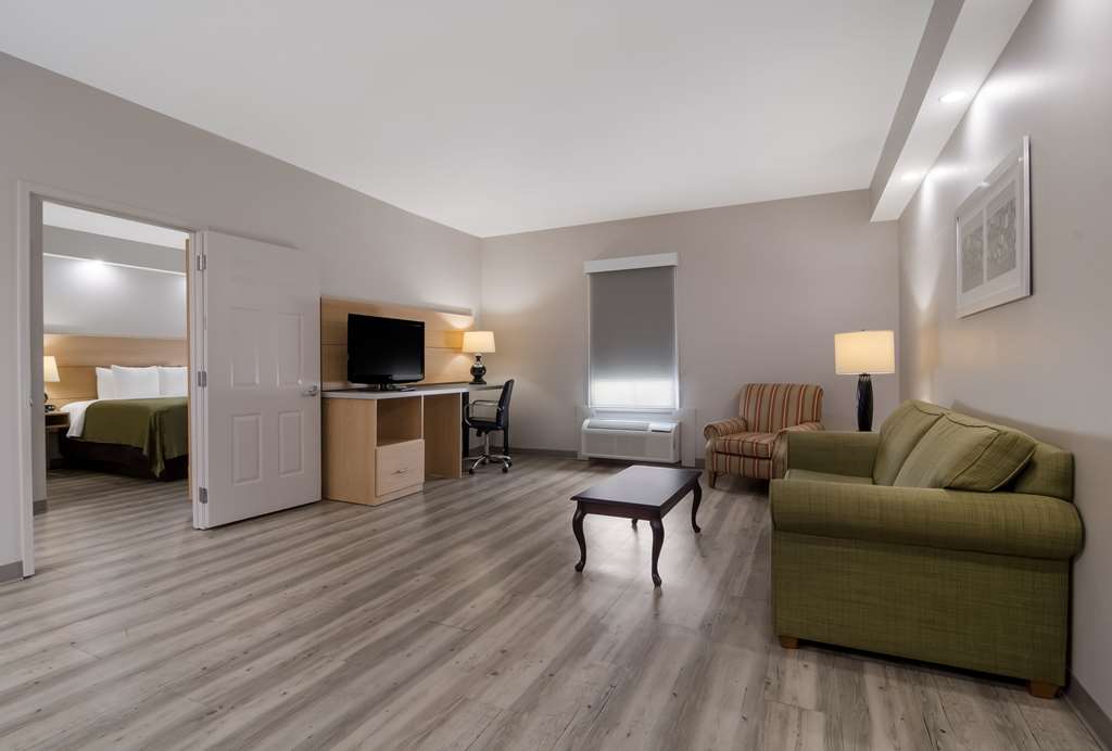 QUALITY INN GOLDSBORO-guestroom-Guest Room,Suite,On-Site.jpg