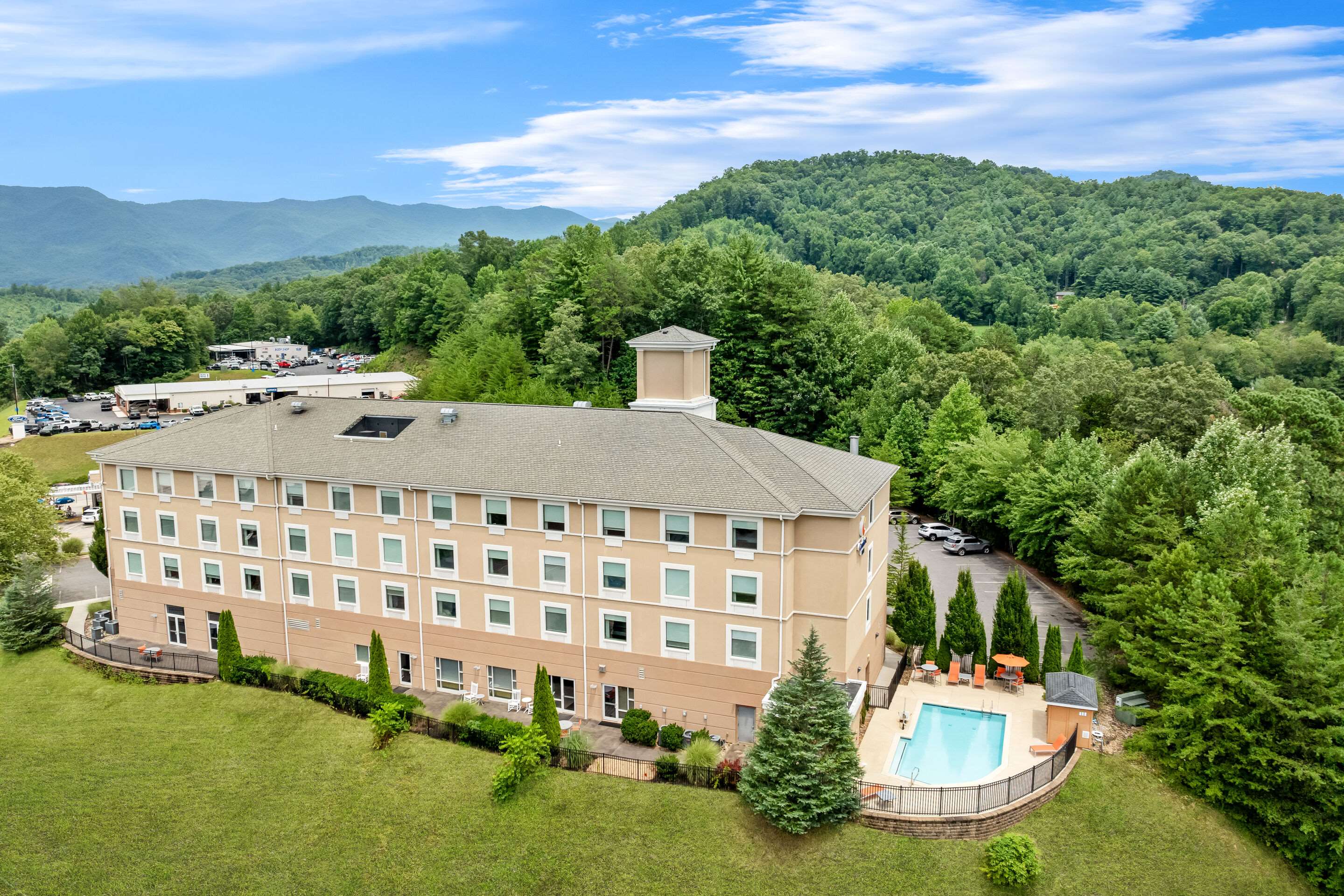Aerial View of Exterior | Comfort Inn Sylva - Cullowhee