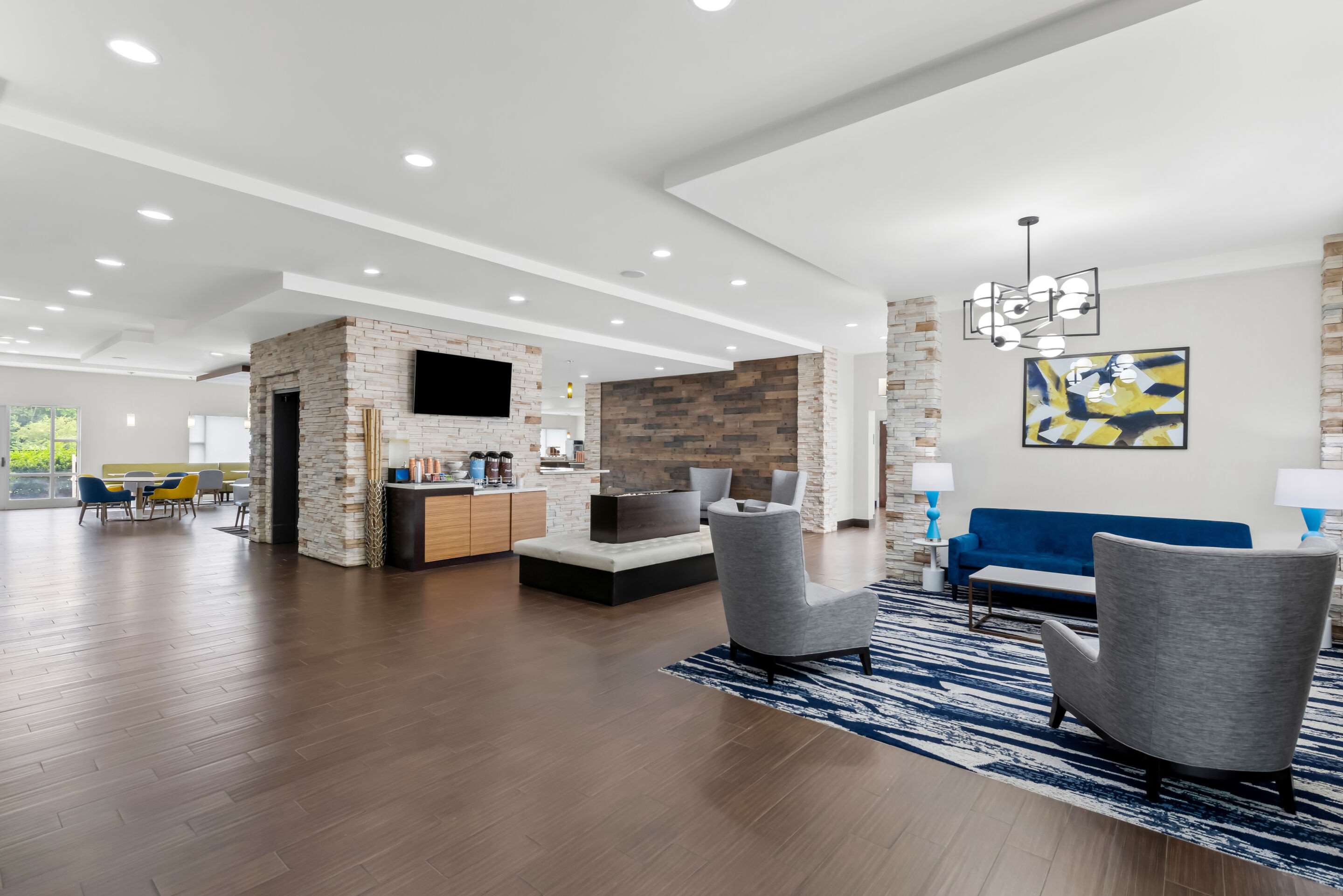 Lobby with sitting area | Comfort Inn Sylva - Cullowhee