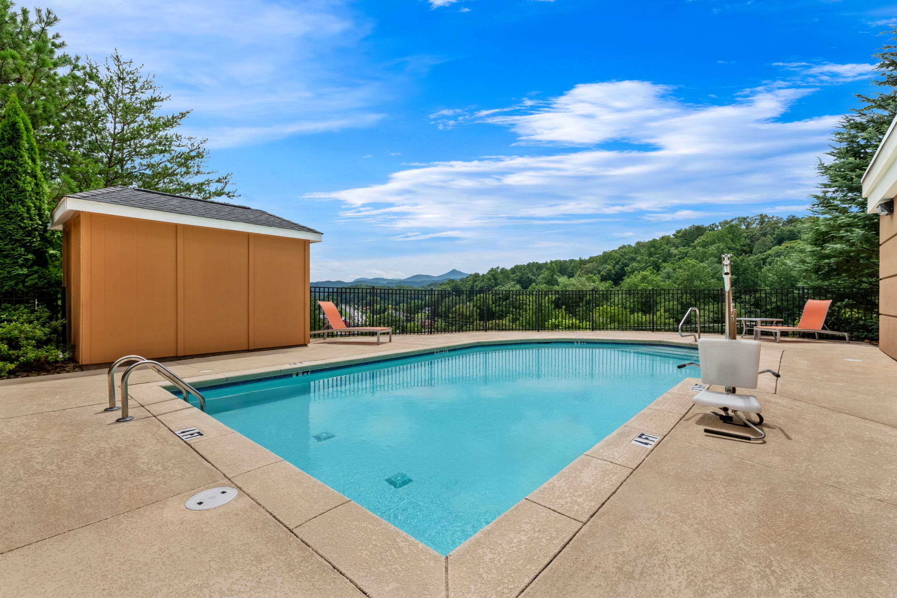 Outdoor pool | Comfort Inn Sylva - Cullowhee