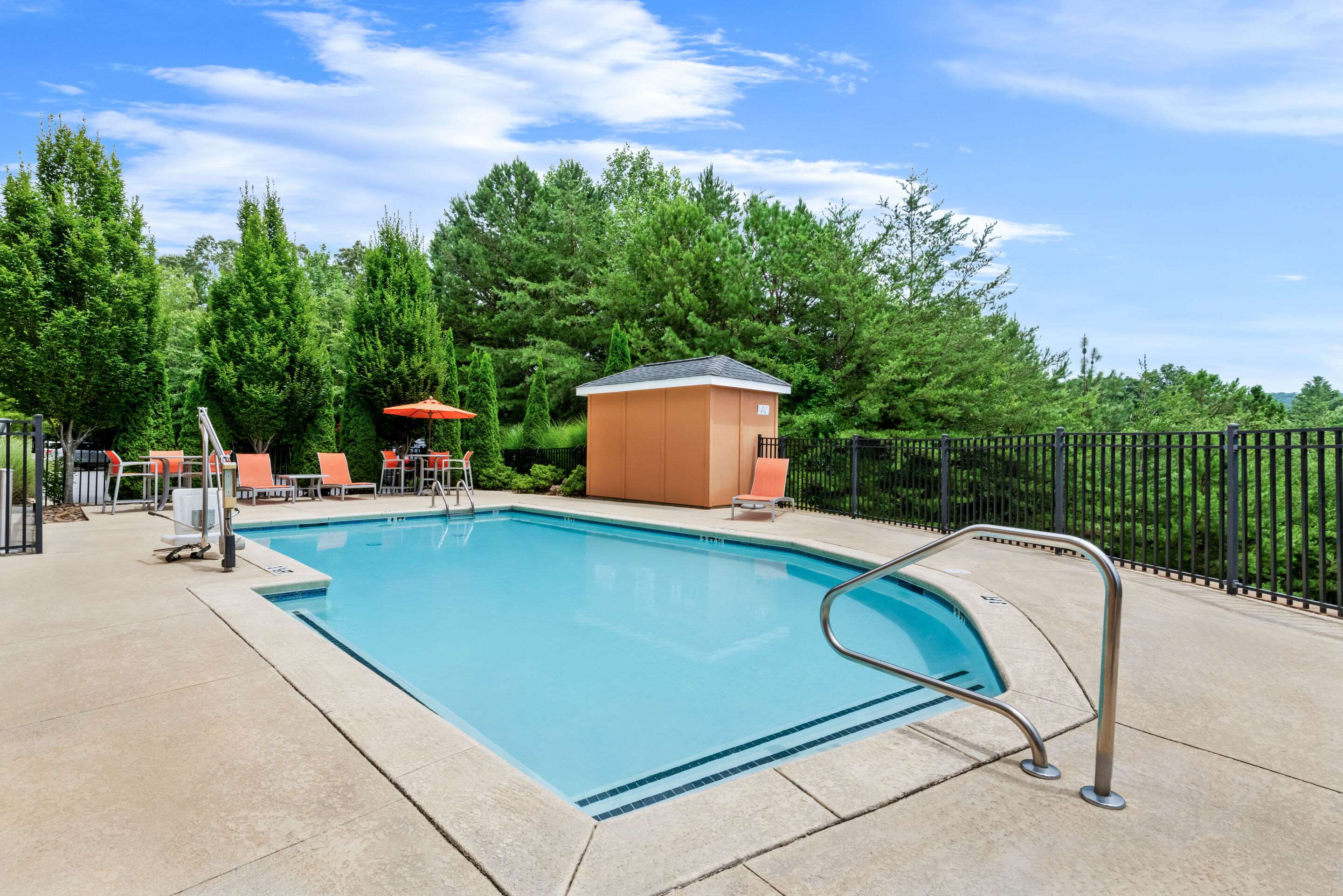 Outdoor pool | Comfort Inn Sylva - Cullowhee