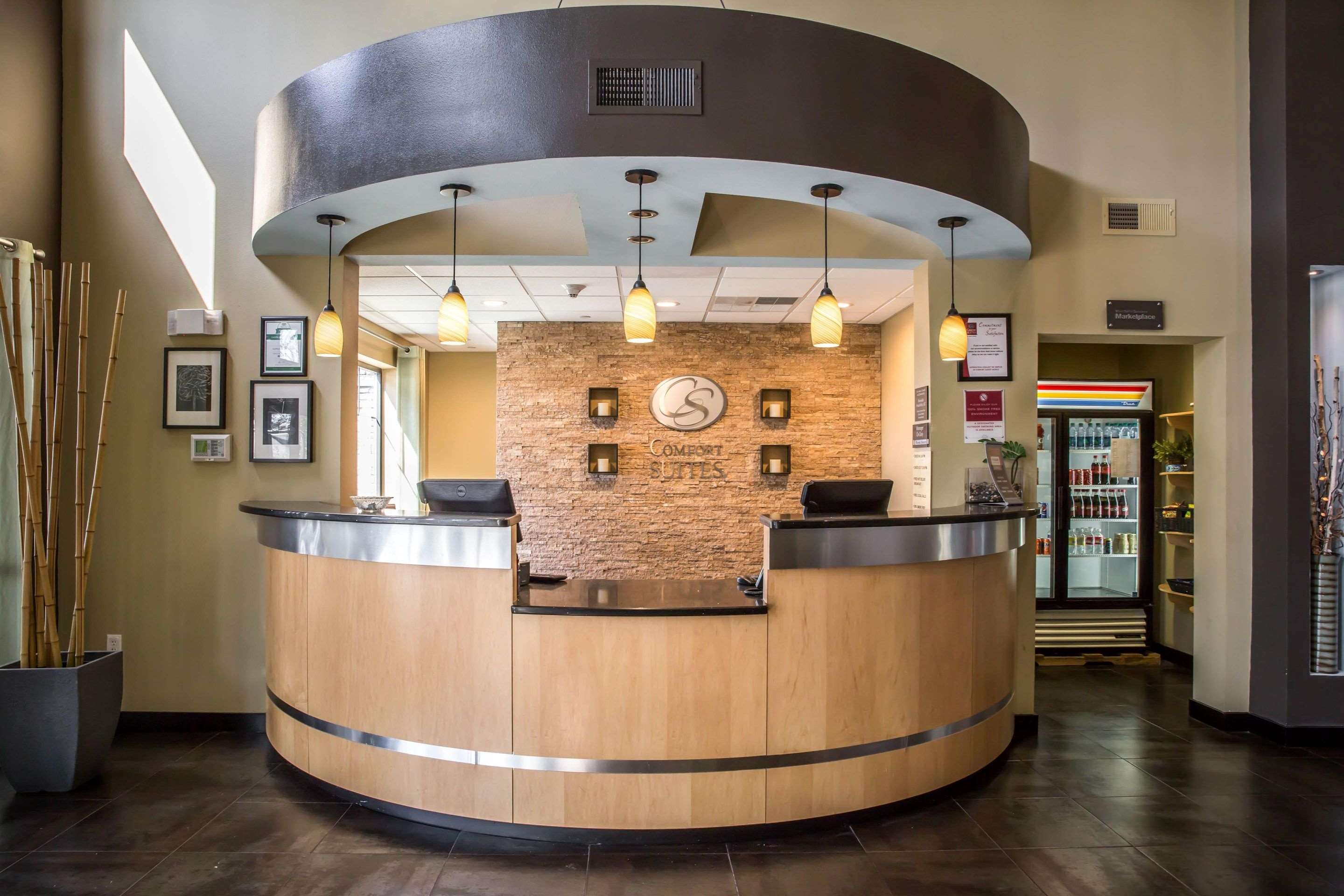 Front desk | Comfort Suites New Bern near Cherry Point