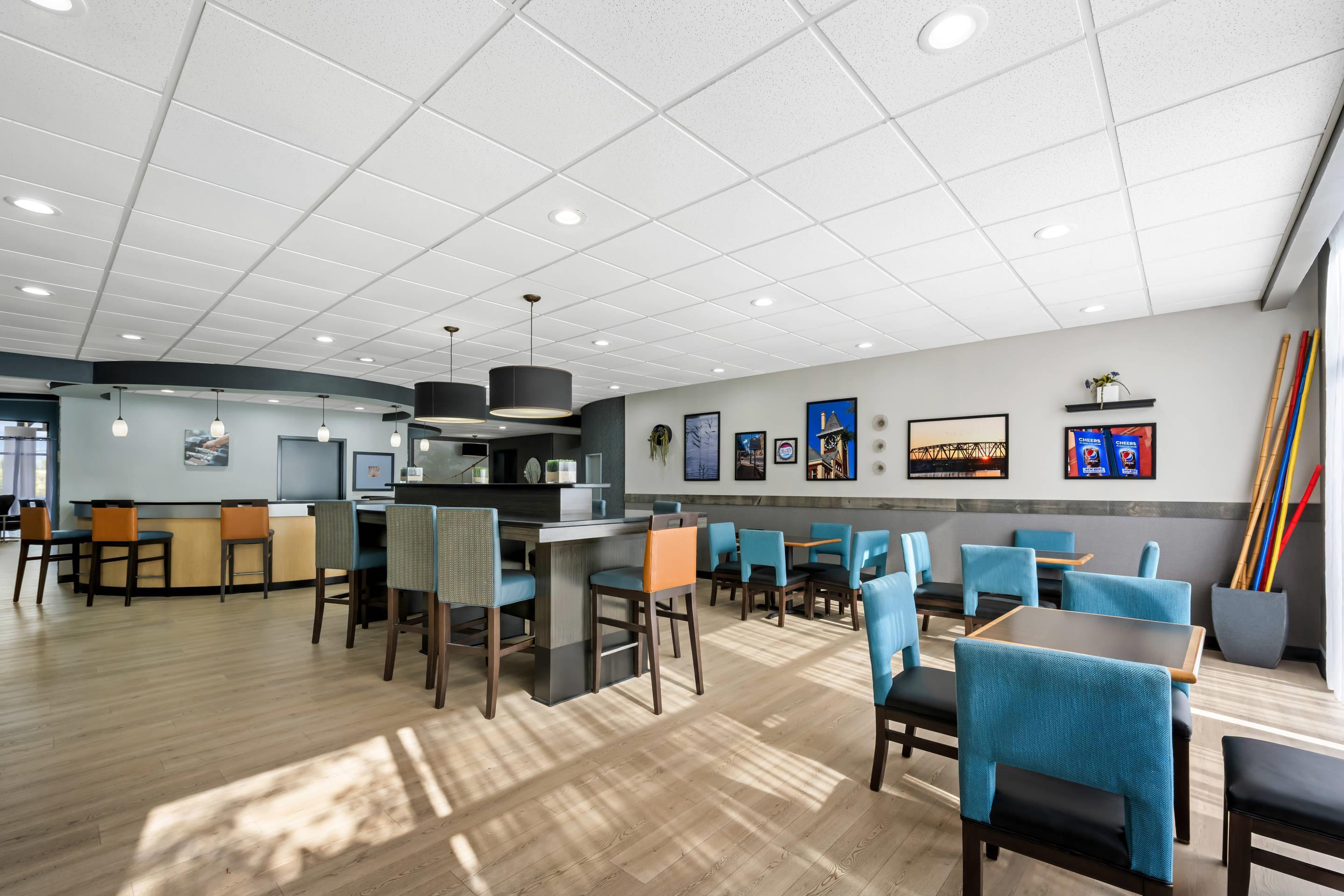 Breakfast area | Comfort Suites New Bern near Cherry Point