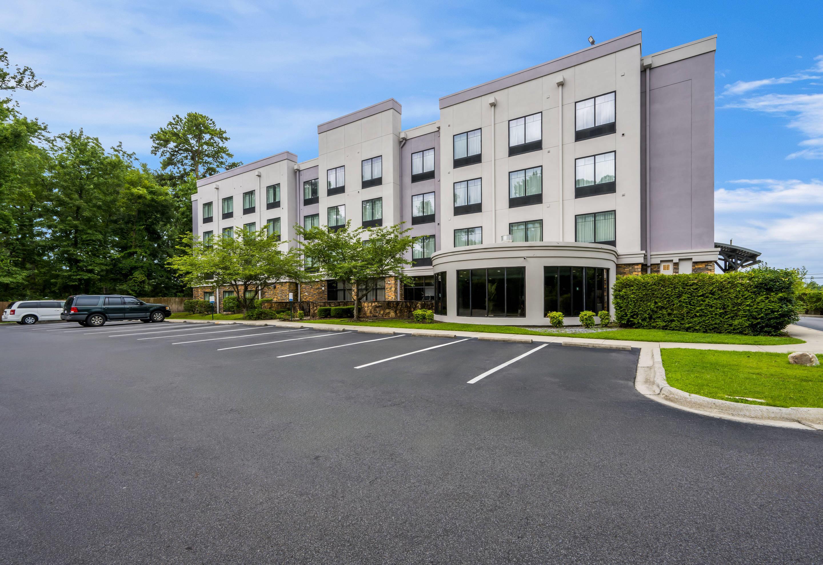 Hotel exterior | Comfort Suites New Bern near Cherry Point
