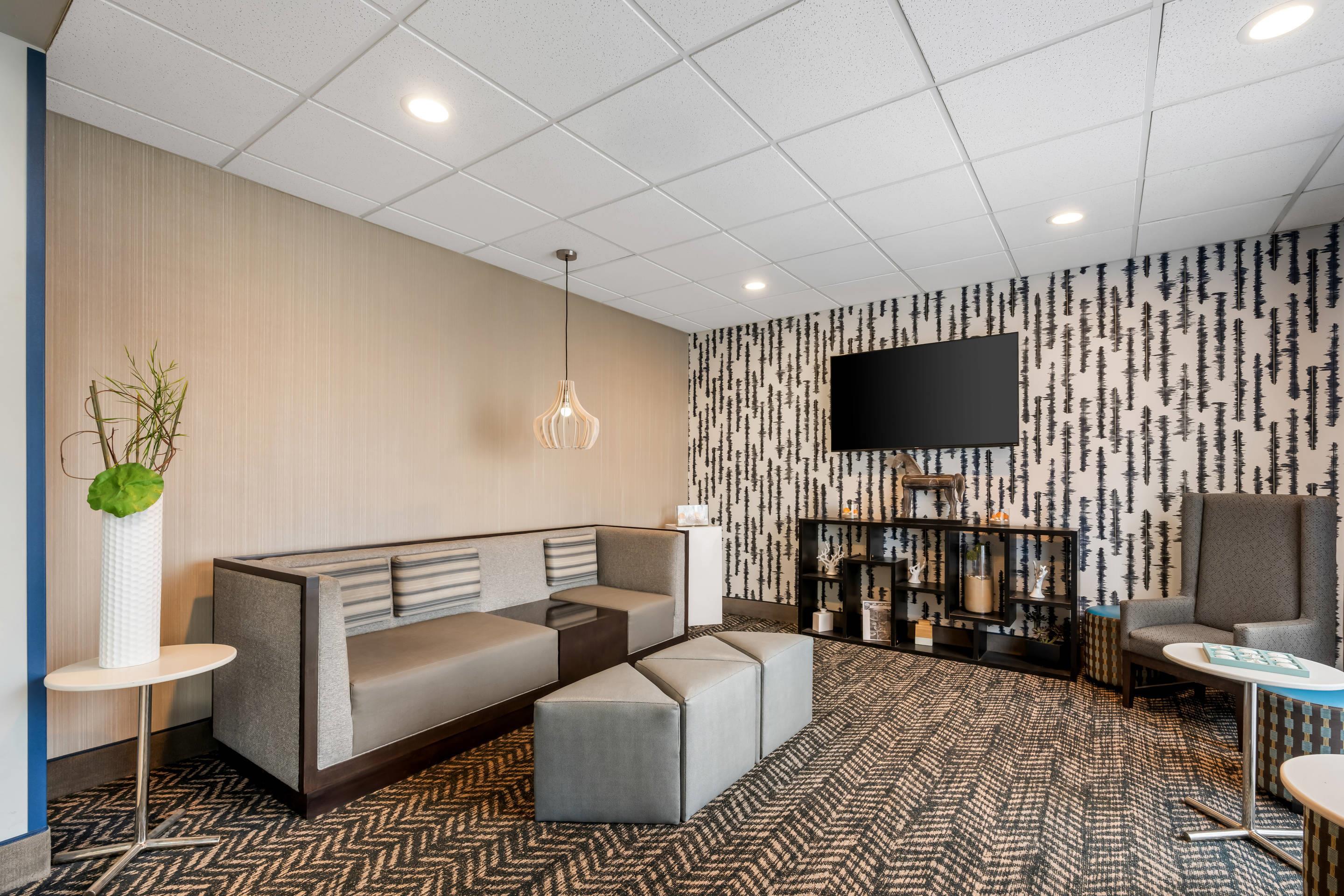 Lobby with sitting area | Comfort Suites New Bern near Cherry Point