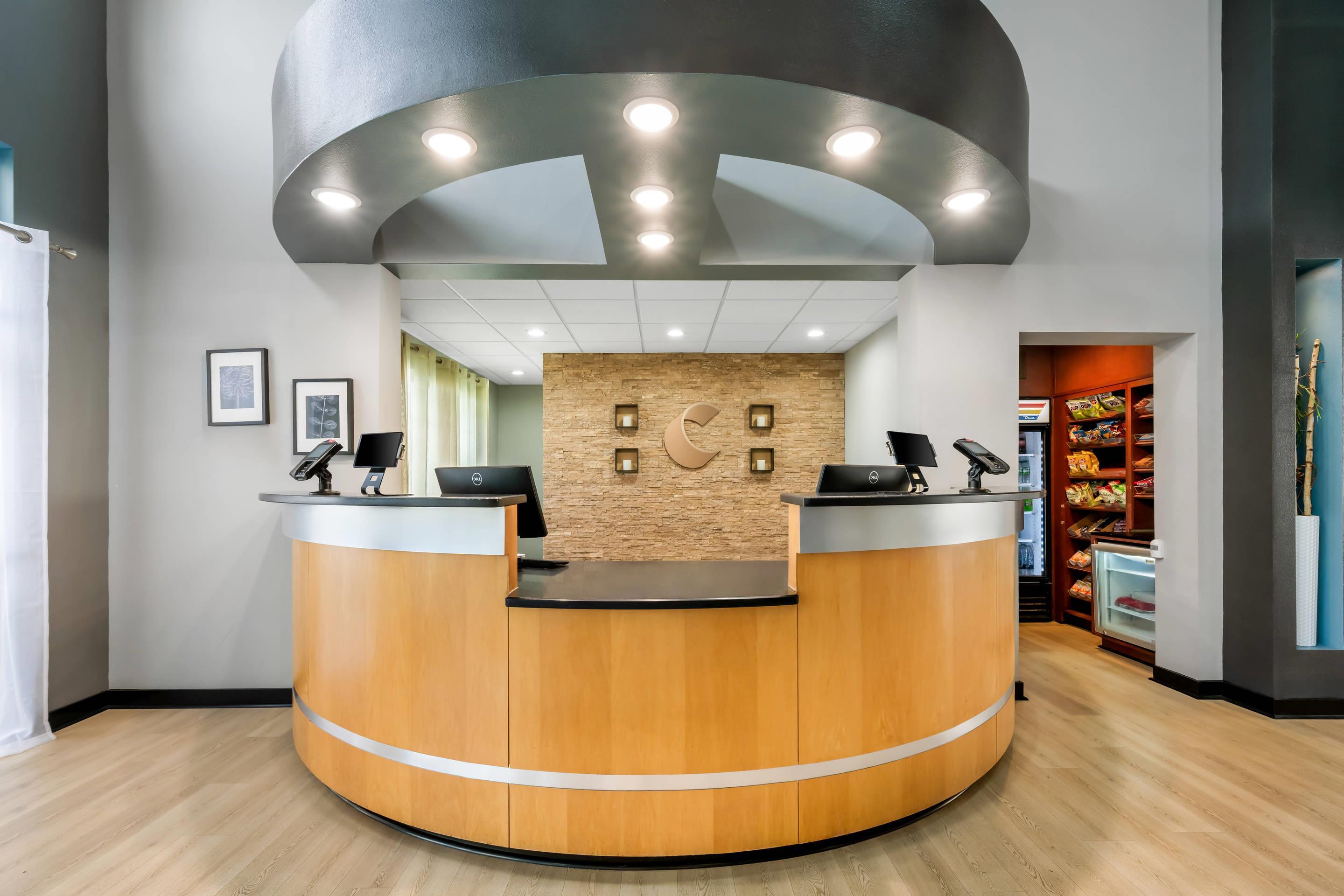 Front desk | Comfort Suites New Bern near Cherry Point