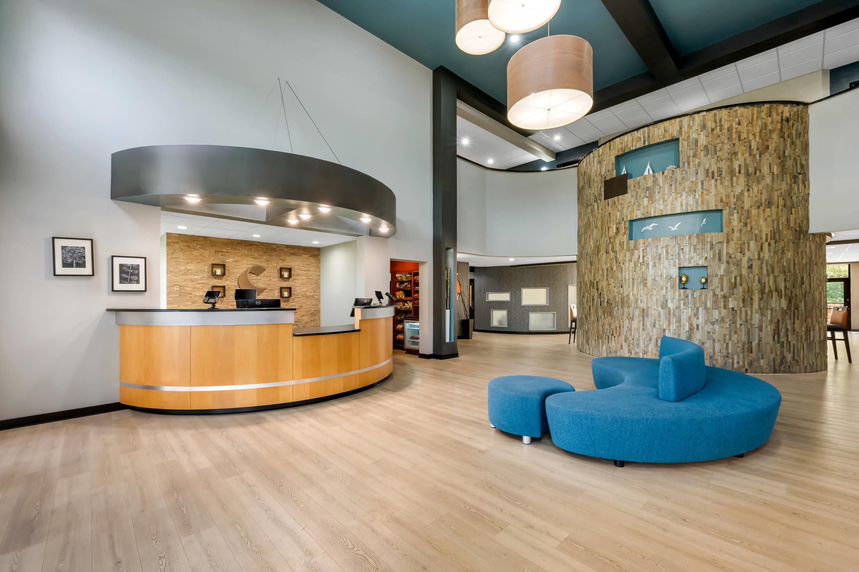 Lobby with sitting area | Comfort Suites New Bern near Cherry Point