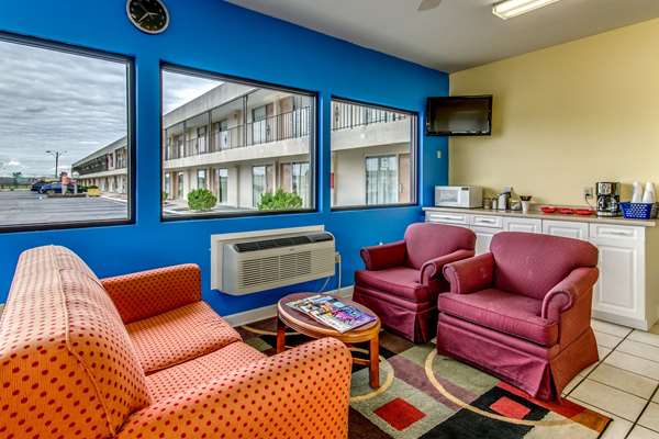  - Econo Lodge Lumberton - I-95, Exit 19