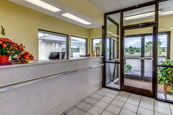  - Econo Lodge Lumberton - I-95, Exit 19