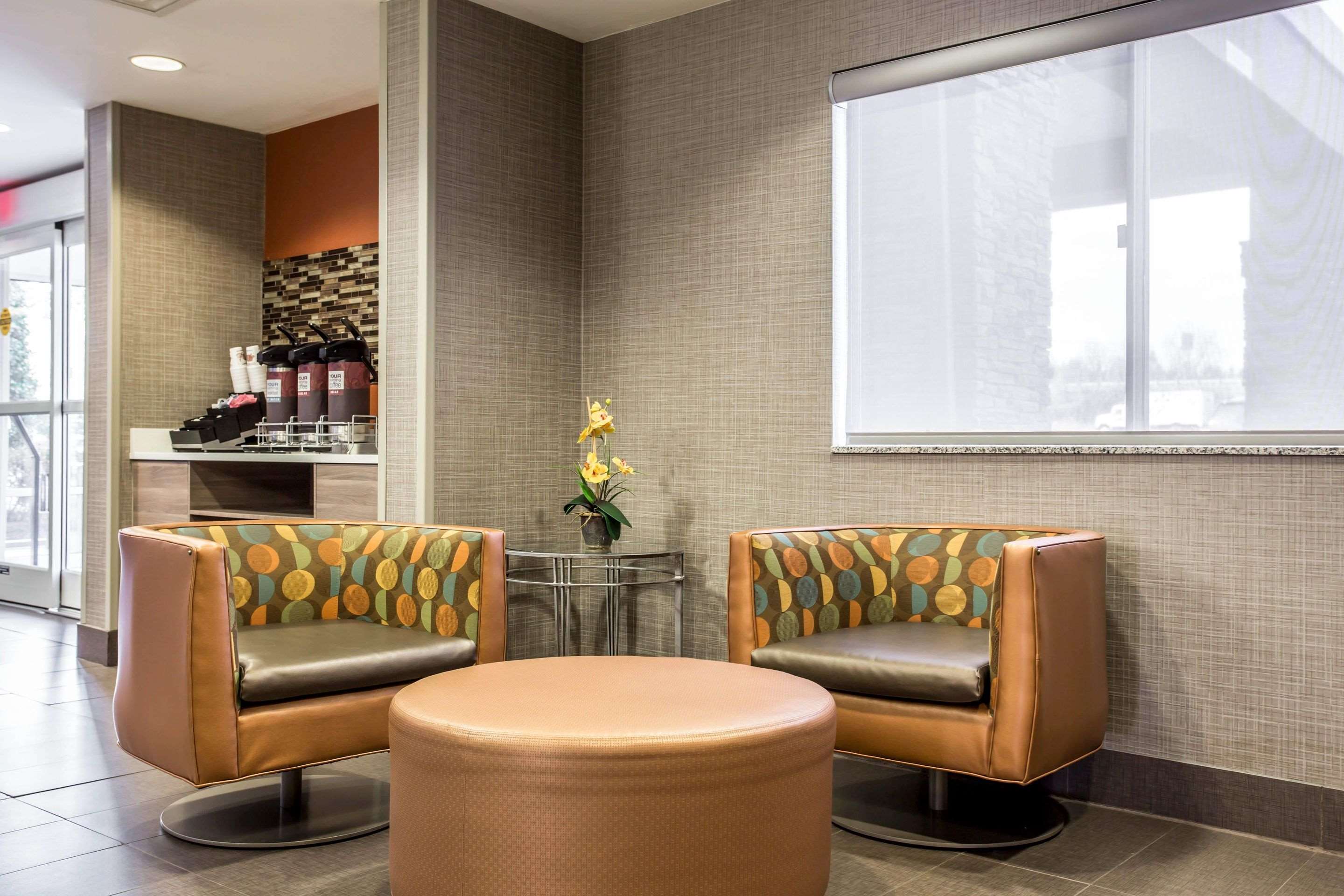 Sitting area | Comfort Inn & Suites Kannapolis - Concord