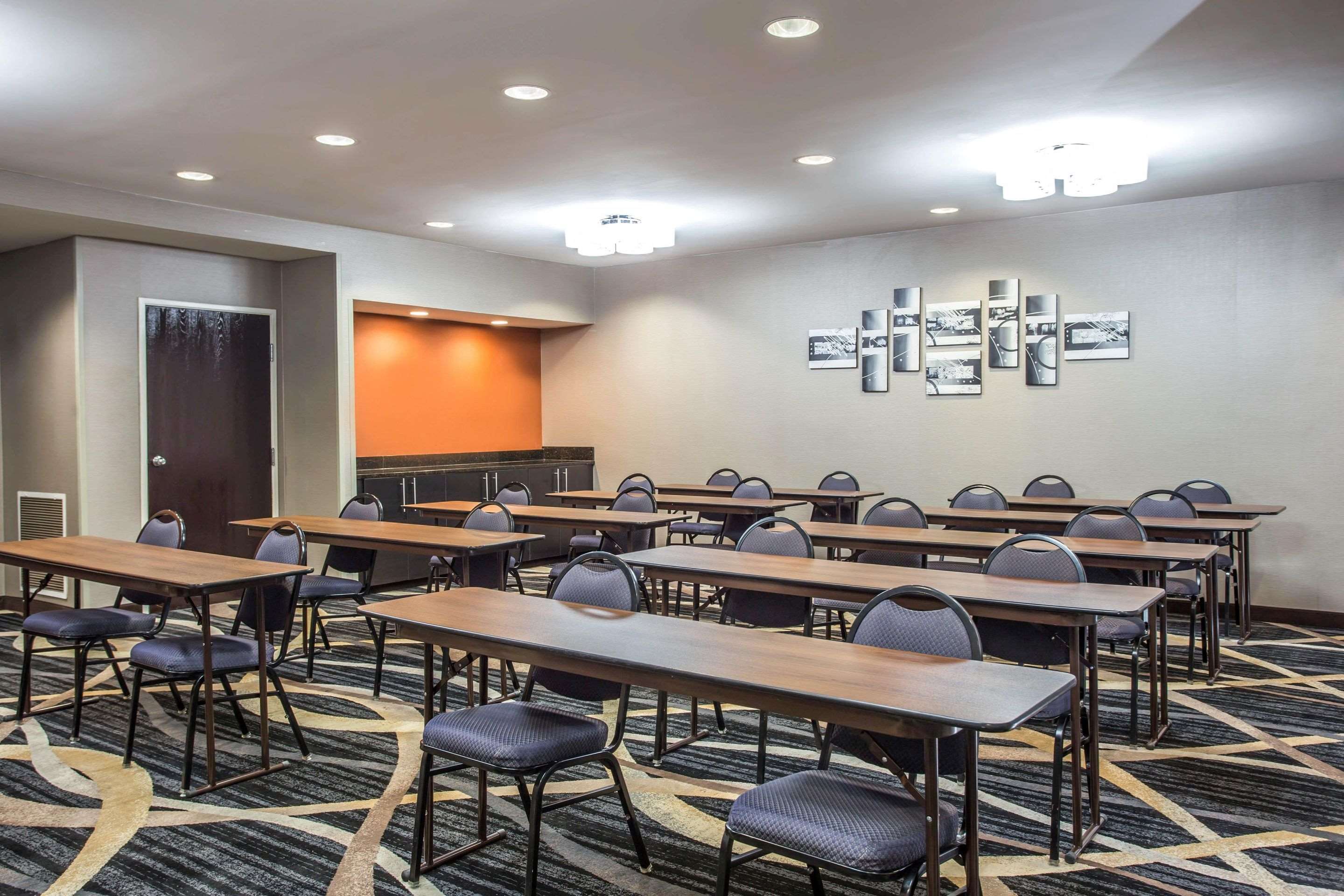 Large space for receptions, parties, anniversaries and business meetings | Comfort Inn & Suites Kannapolis - Concord