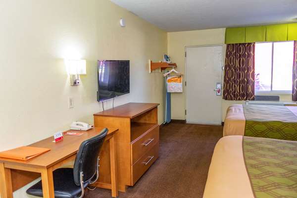  - Econo Lodge Weldon - I-95, Exit 173