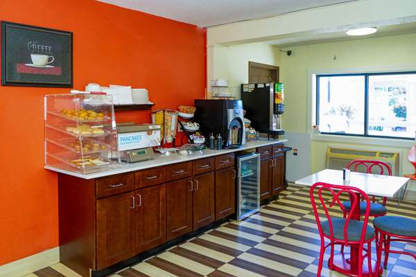 Amenities - Econo Lodge Weldon - I-95, Exit 173