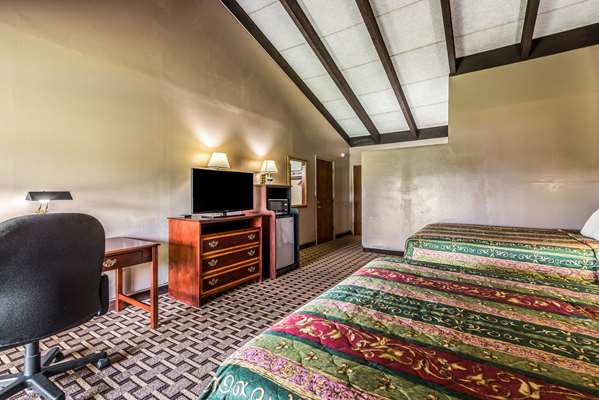  - Rodeway Inn Franklin