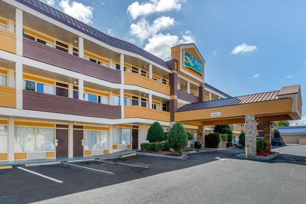 Exterior view - Quality Inn & Suites Airport Charlotte - I-77, Exit 6A