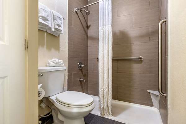  - Quality Inn & Suites Airport Charlotte - I-77, Exit 6A