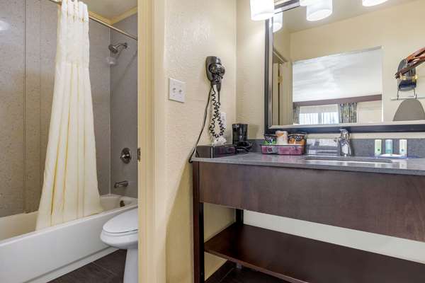  - Quality Inn & Suites Airport Charlotte - I-77, Exit 6A