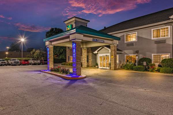  - Quality Inn & Suites Flat Rock - I-26, Exit 53