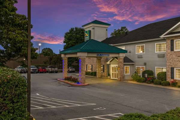  - Quality Inn & Suites Flat Rock - I-26, Exit 53