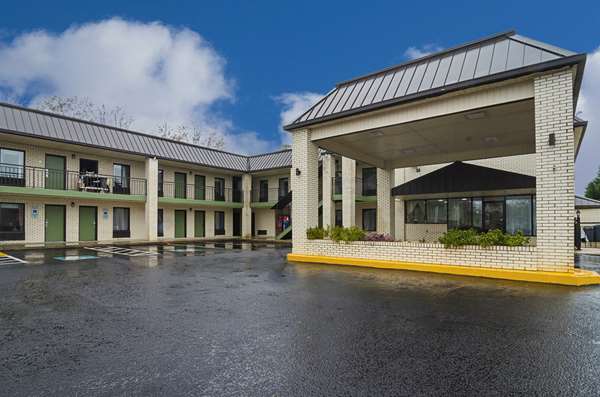 Exterior view - Quality Inn Raeford