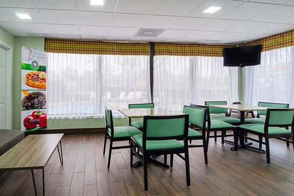 Amenities - Quality Inn Raeford