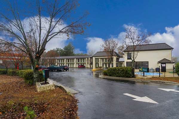 Exterior view - Quality Inn Raeford