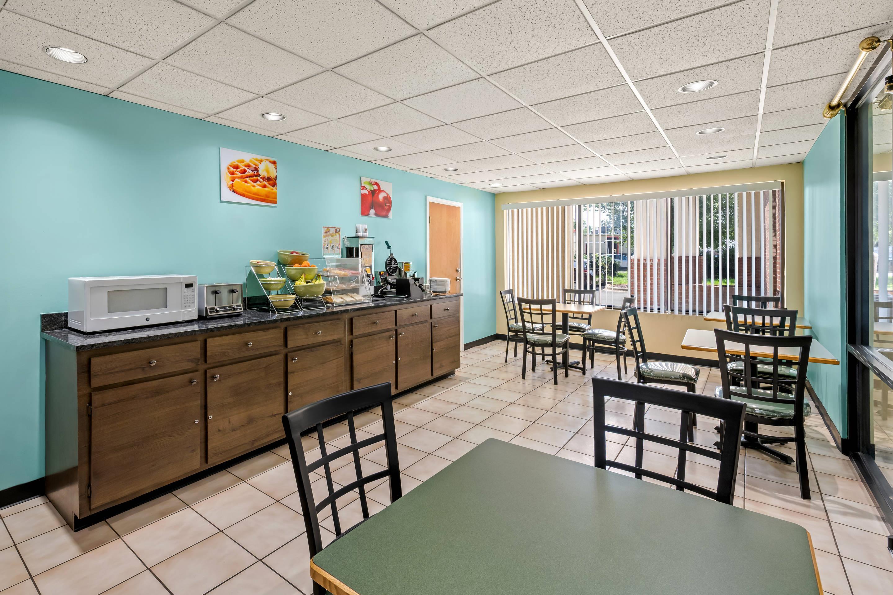 Enjoy breakfast in this seating area | Quality Inn Henderson I-85