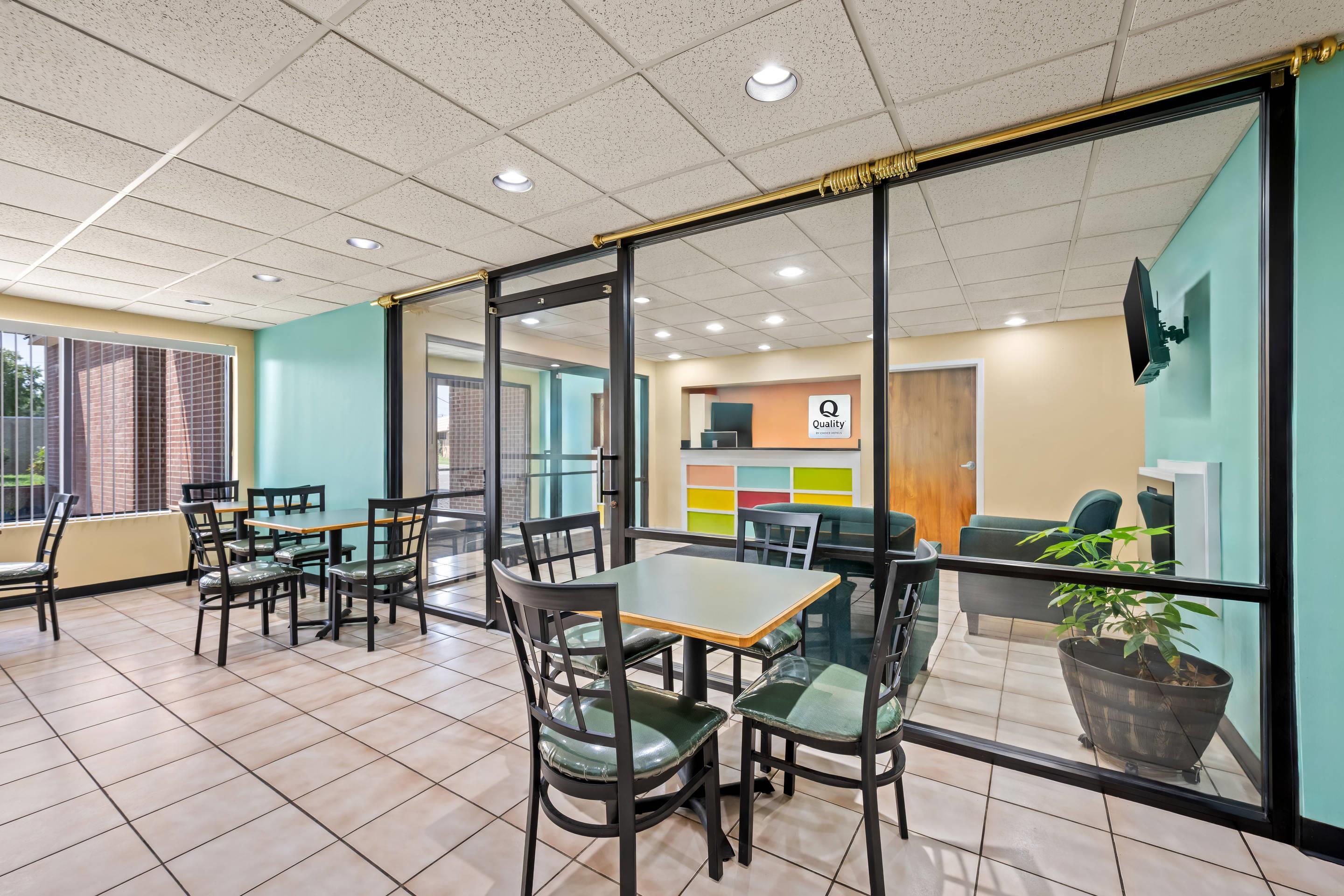 Enjoy breakfast in this seating area | Quality Inn Henderson I-85