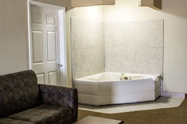 Suite - Quality Inn & Suites Wilson - I-95, Exit 121