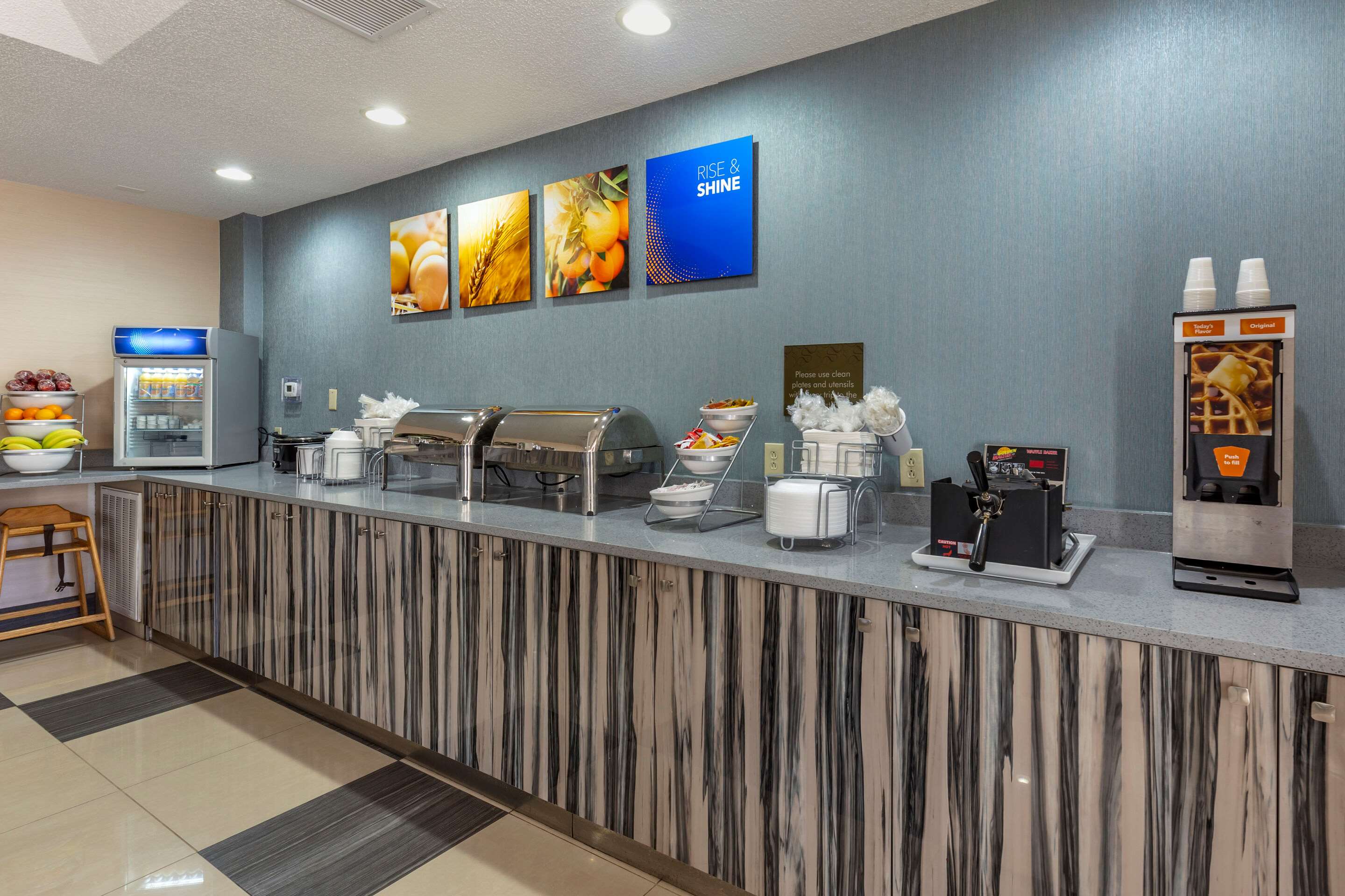 Breakfast counter | Comfort Suites Pineville - Ballantyne Area