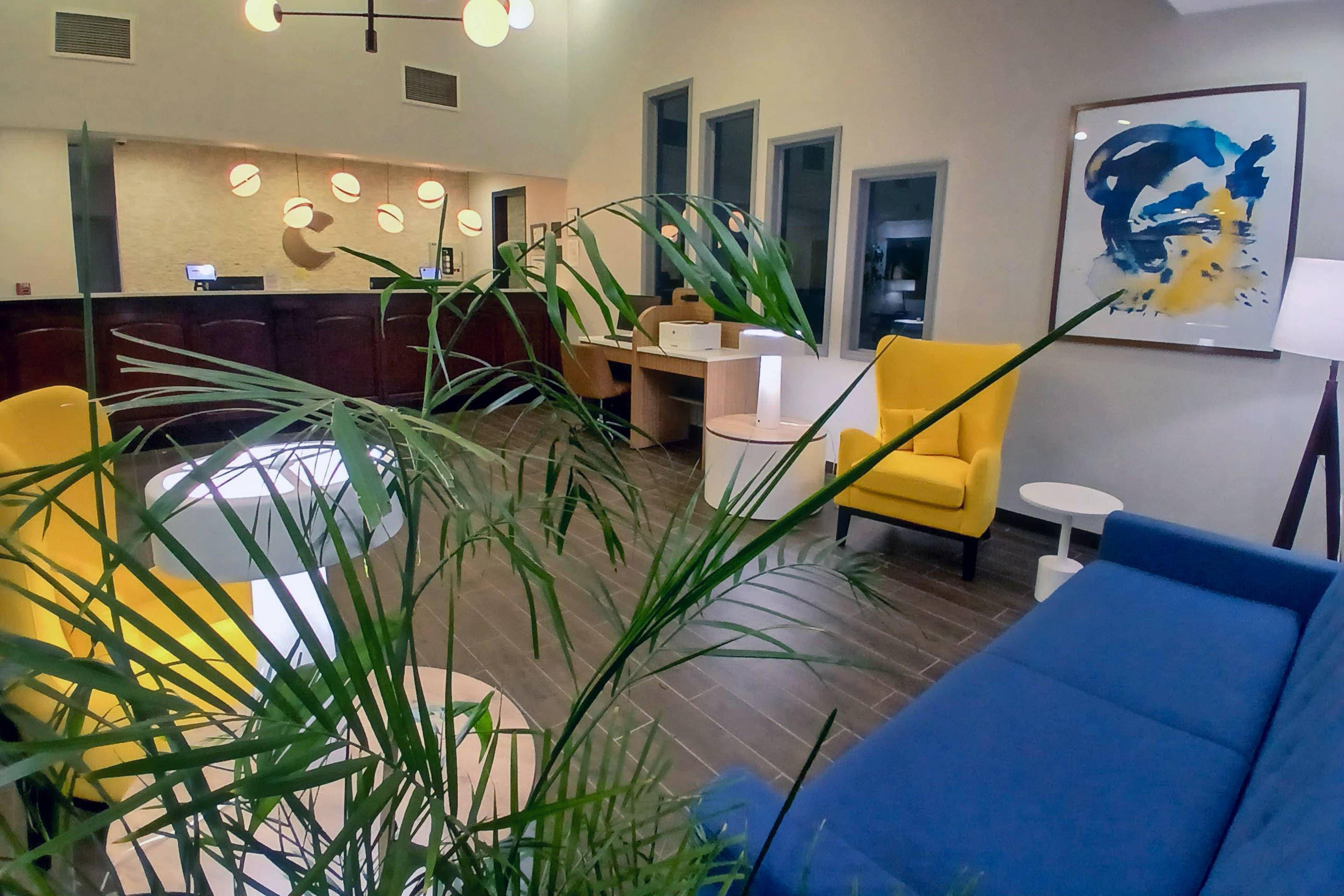 Hotel lobby | Comfort Inn Marion near Downtown & Blue Ridge PKWY