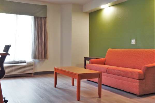  - Quality Inn & Suites Raleigh - I-440, Exit 11