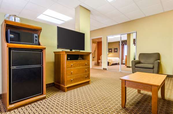 Suite - Quality Inn Lumberton - I-95, Exit 22