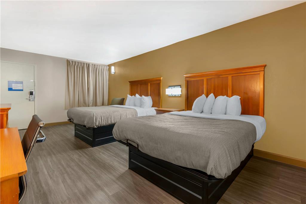 QUALITY INN LUMBERTON NORTH-guestroom-Guest Room,On-Site.jpg