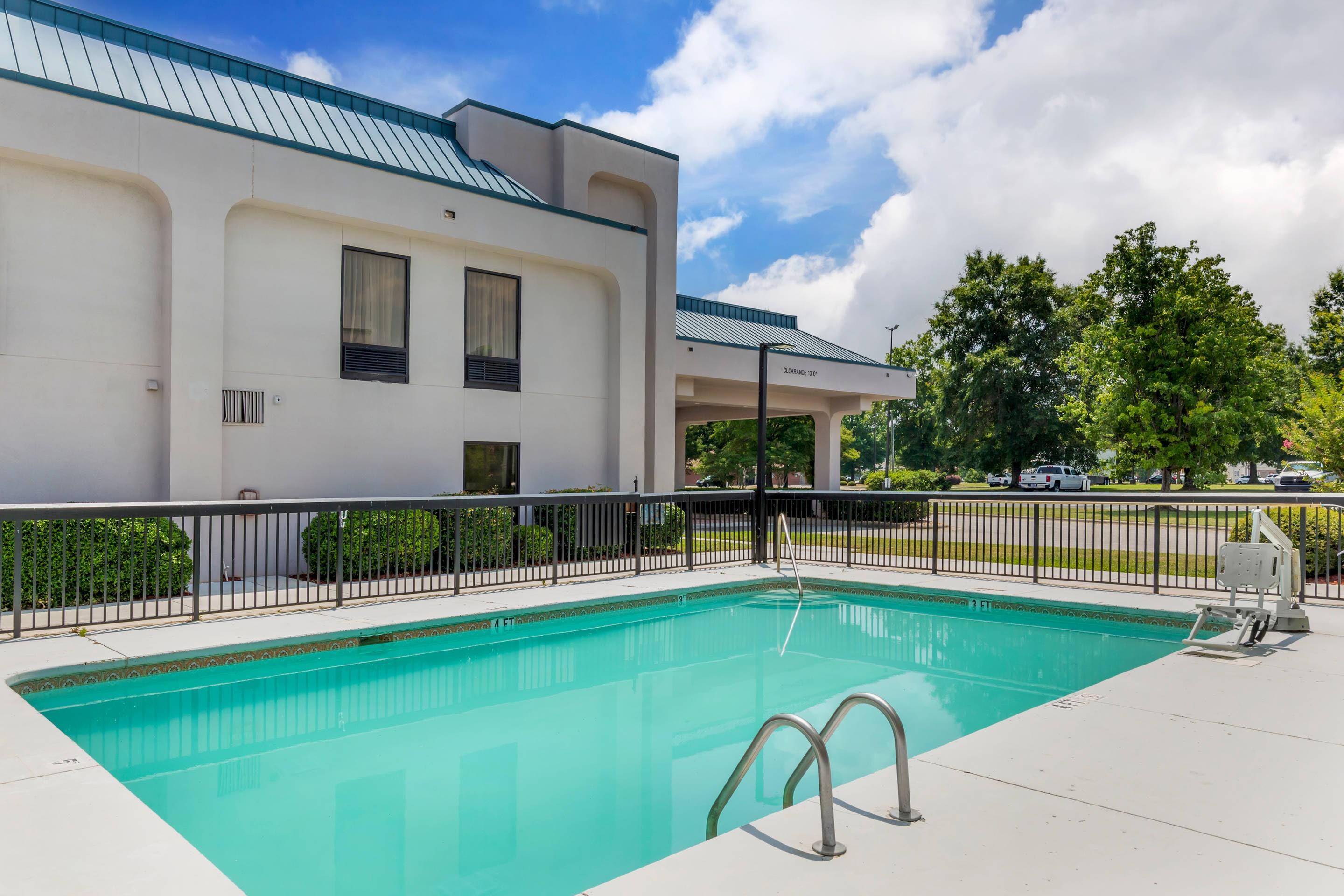 Outdoor pool | Quality Inn