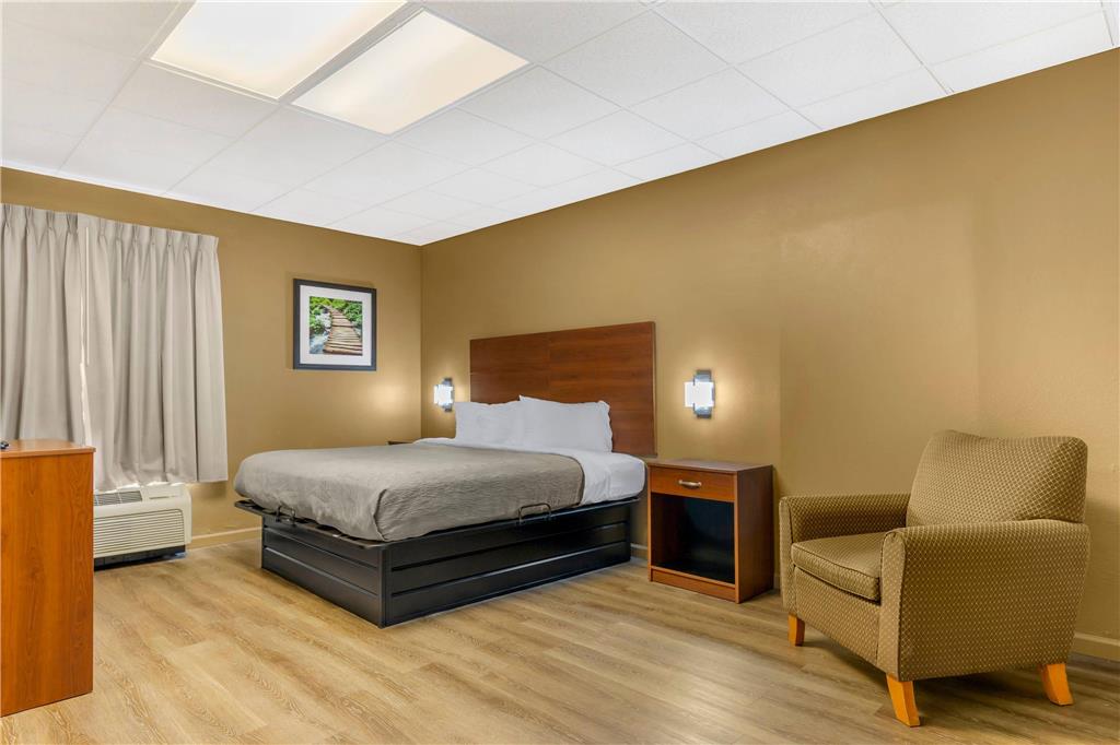 QUALITY INN LUMBERTON NORTH-guestroom-Guest Room,Suite,On-Site.jpg