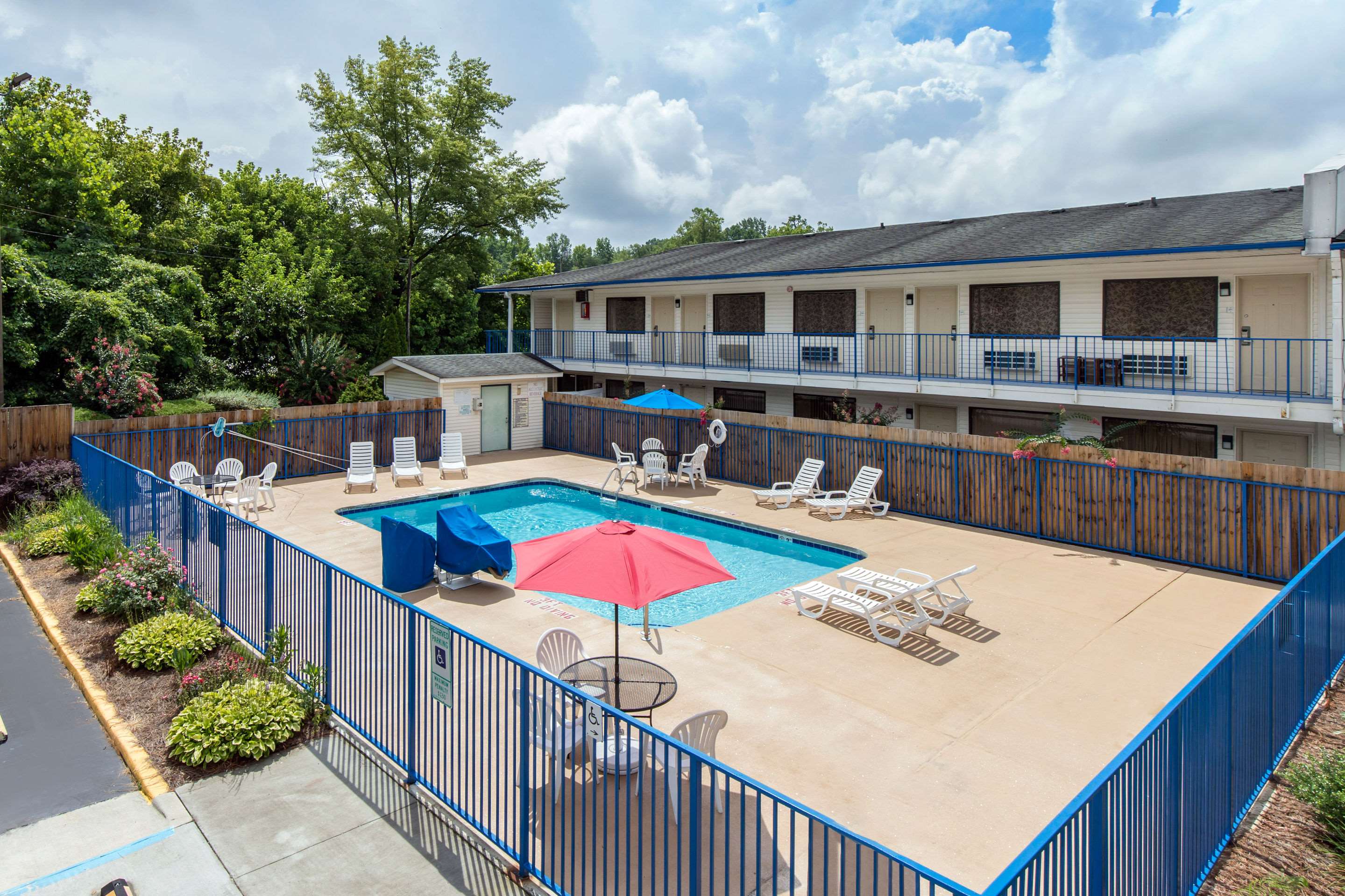 Outdoor pool | Rodeway Inn Winston Salem Route 52