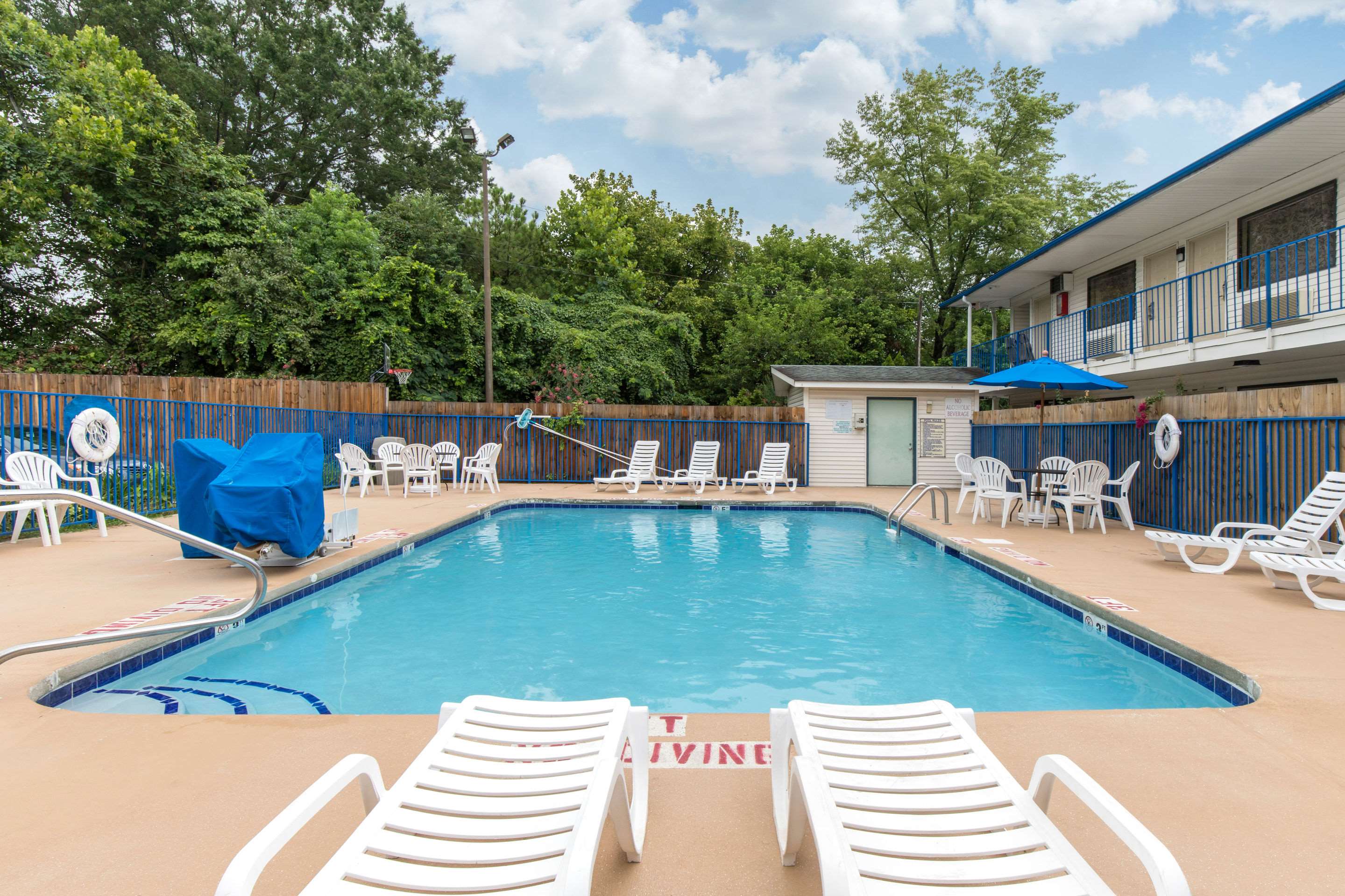 Outdoor pool | Rodeway Inn Winston Salem Route 52