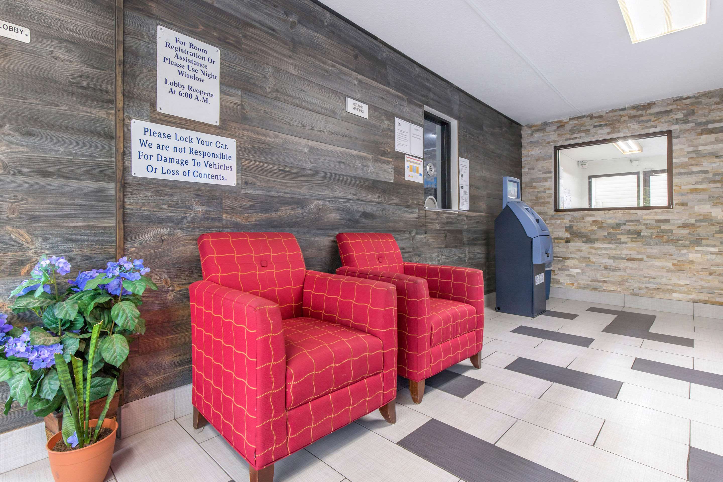 Hotel vending area | Rodeway Inn Winston Salem Route 52