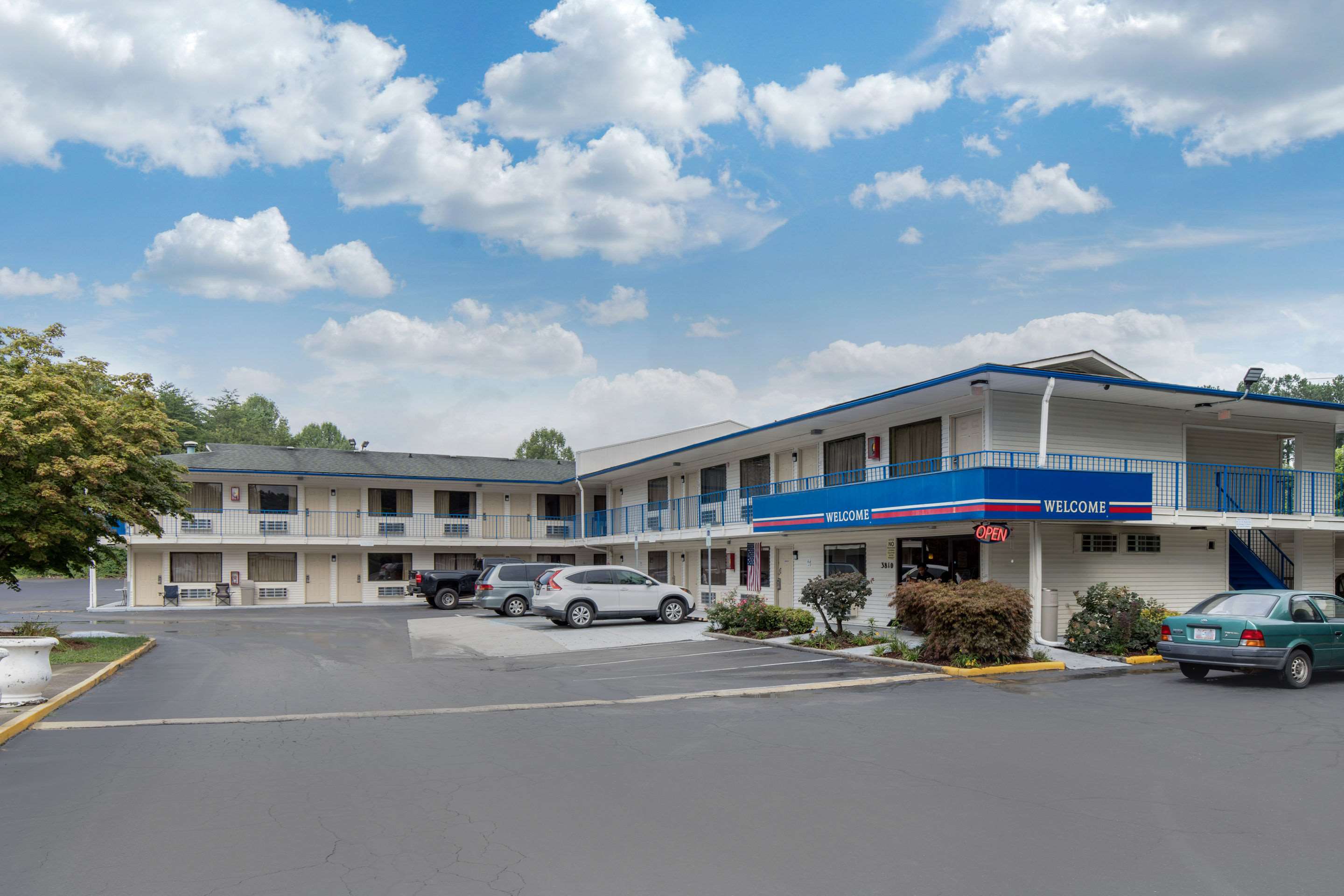 Hotel exterior | Rodeway Inn Winston Salem Route 52