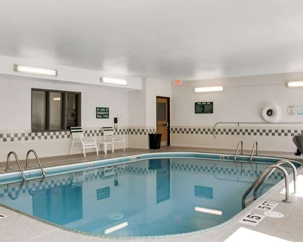 Pool - Comfort Inn Jamestown - I-94, Exit 258