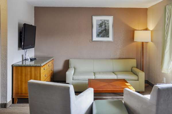 Suite - Rodeway Inn Fargo - I-94, Exit 351