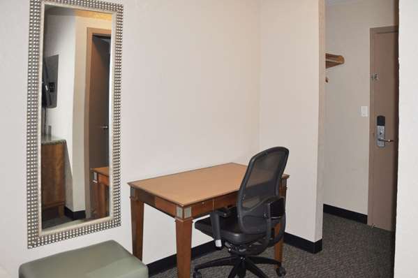 Suite - Rodeway Inn Fargo - I-94, Exit 351