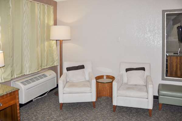 Suite - Rodeway Inn Fargo - I-94, Exit 351