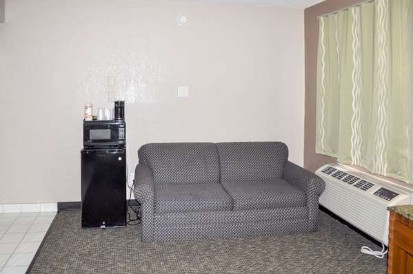 Suite - Rodeway Inn Fargo - I-94, Exit 351