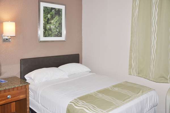  - Rodeway Inn Fargo - I-94, Exit 351