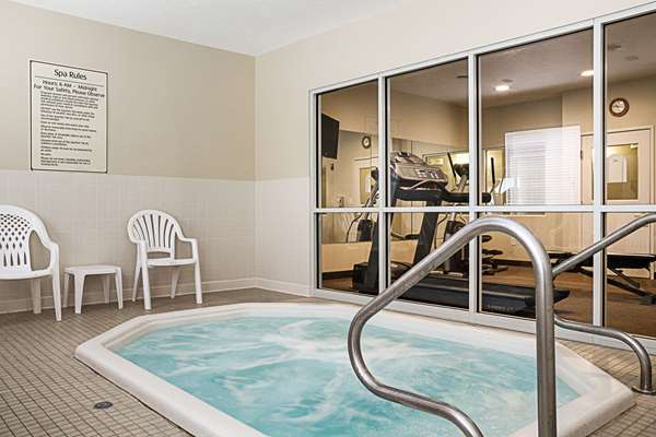 Pool - MainStay Suites Fargo - I-94, Exit 348