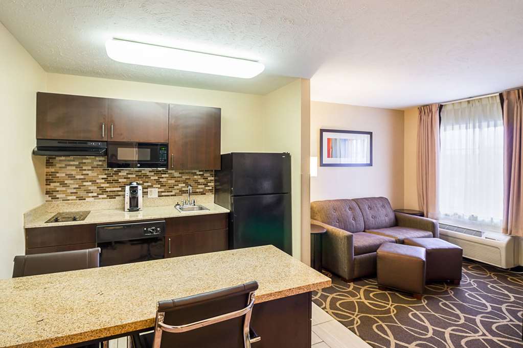 MAINSTAY SUITES FARGO - I-94 MEDICA-guestroom-Guest Room,Suite,On-Site.jpg