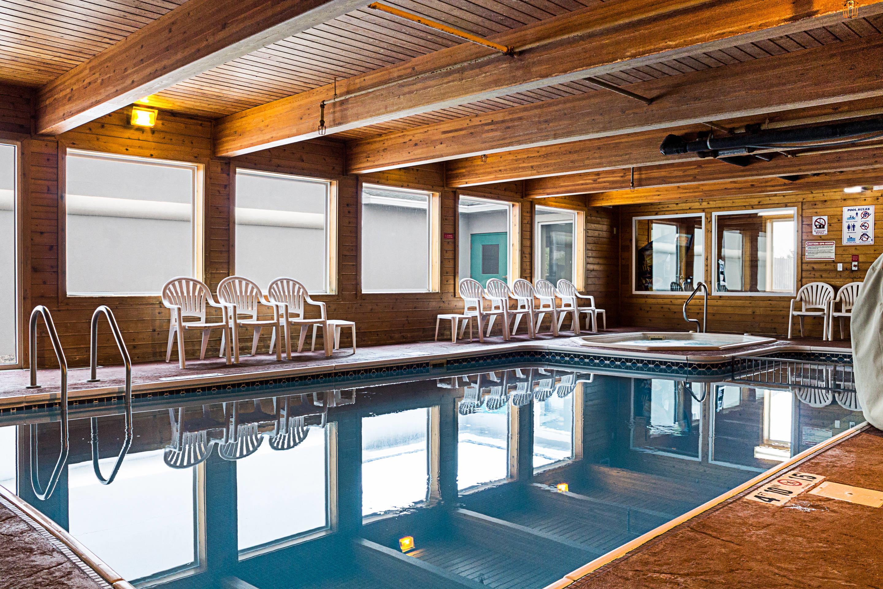Indoor pool with hot tub | MainStay Suites Fargo - I-94 Medical Center